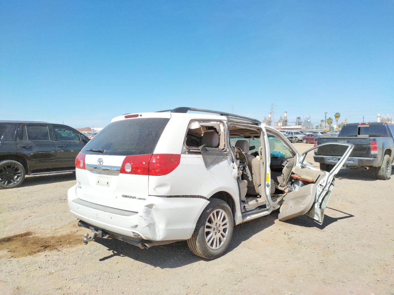 Photo 4 from auction – 2009 TOYOTA SIENNA XLE with VIN 5TDZK22C19S270790