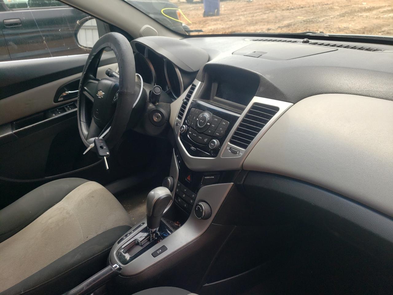 Photo 9 from auction – 2011 CHEVROLET CRUZE with VIN 1G1PC5SH4B7246509