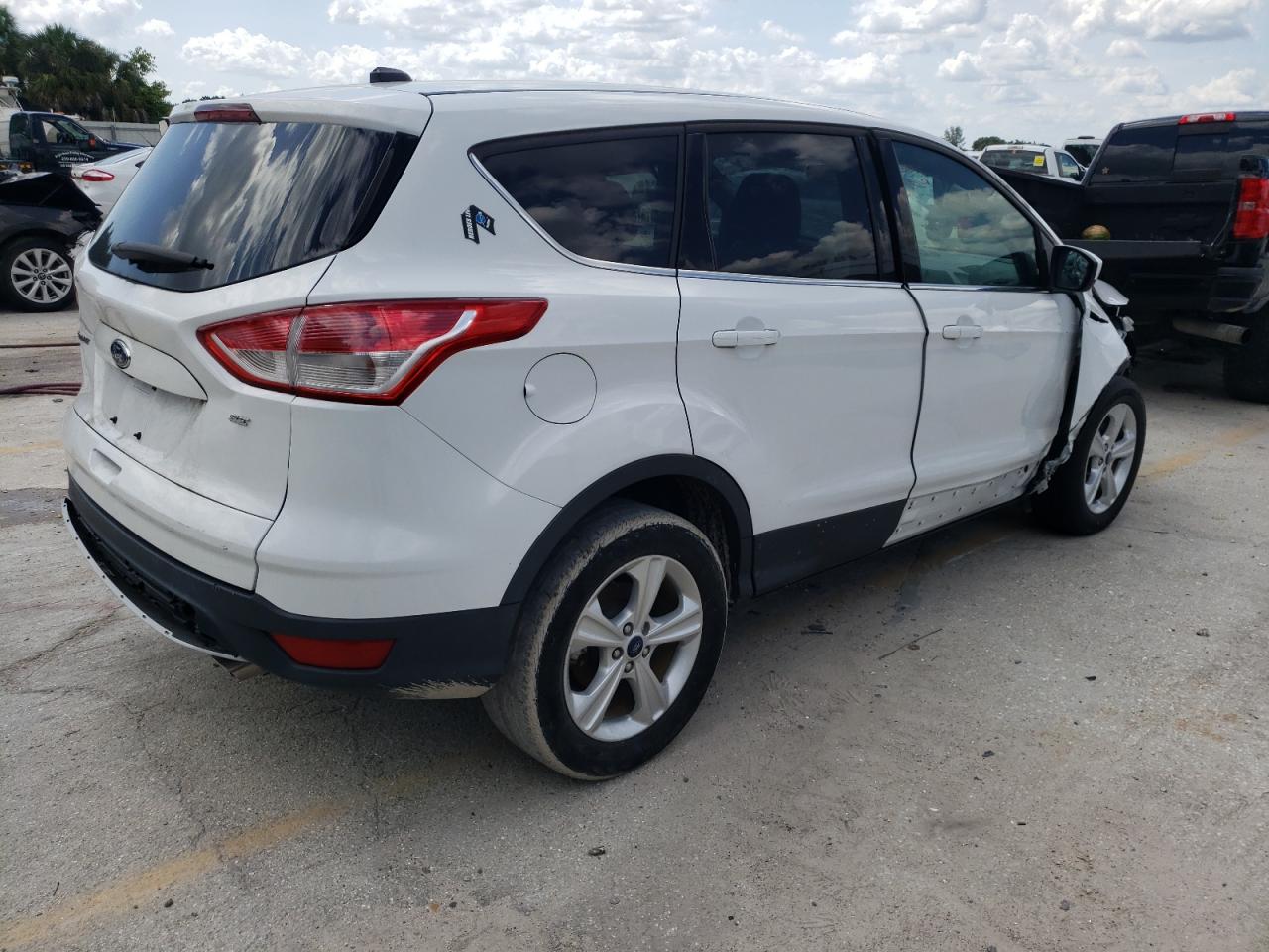 Photo 4 from auction – 2015 FORD ESCAPE SE with VIN 1FMCU0G74FUB16593
