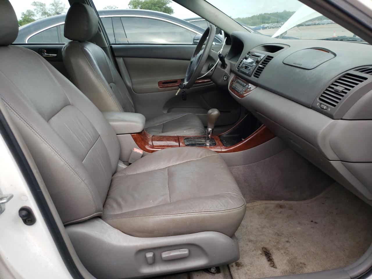 Photo 5 from auction – 2002 TOYOTA CAMRY LE with VIN 4T1BE32KX2U042192