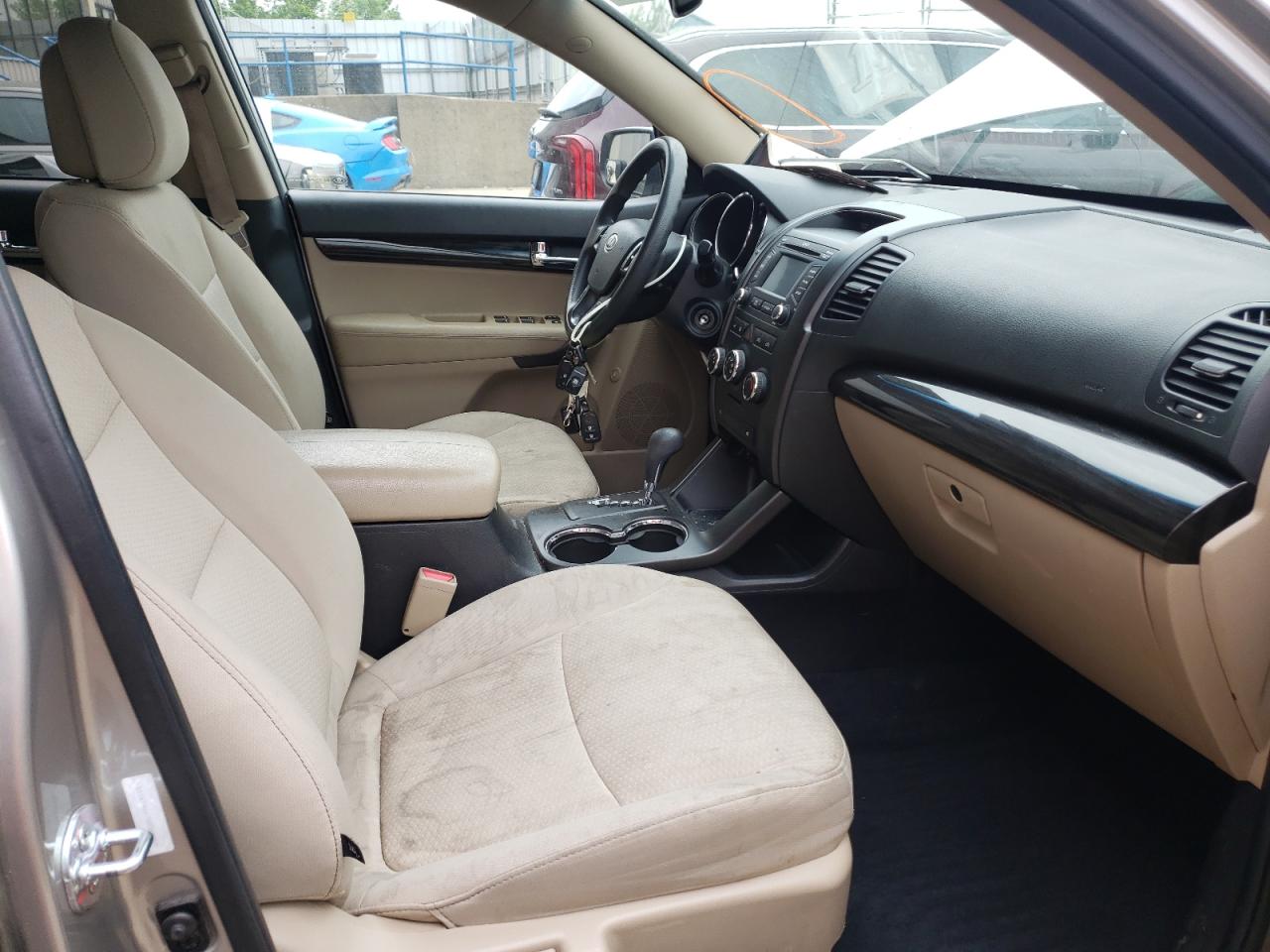 Photo 5 from auction – 2013 KIA SORENTO LX with VIN 5XYKT4A67DG353359