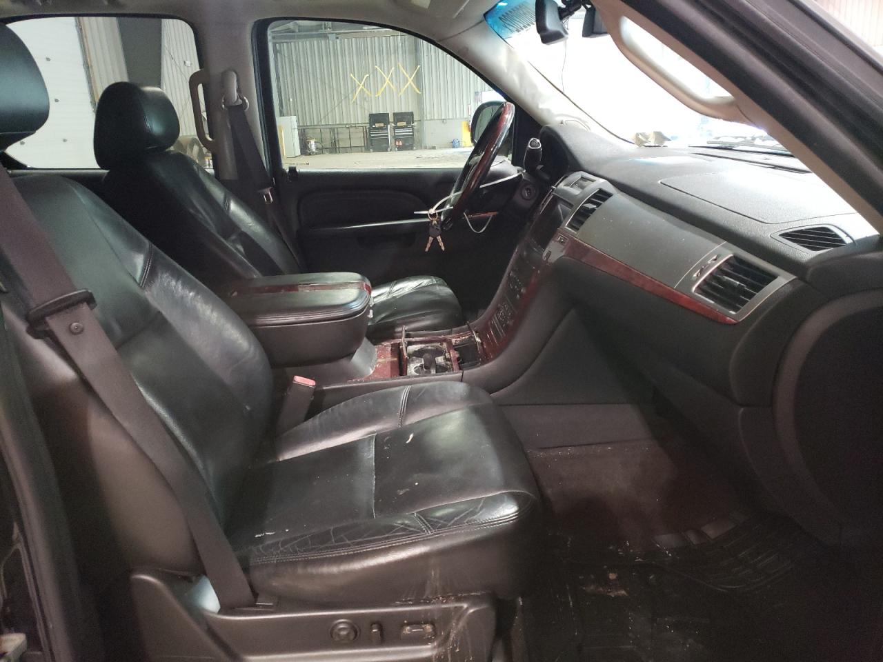 Photo 5 from auction – 2011 CADILLAC ESCALADE L with VIN 1GYS4BEF1BR101031