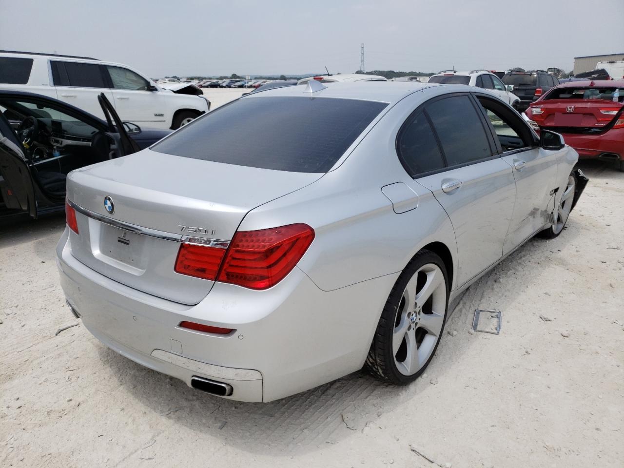 Photo 4 from auction – 2010 BMW 750 I with VIN WBAKA8C57ACY36042