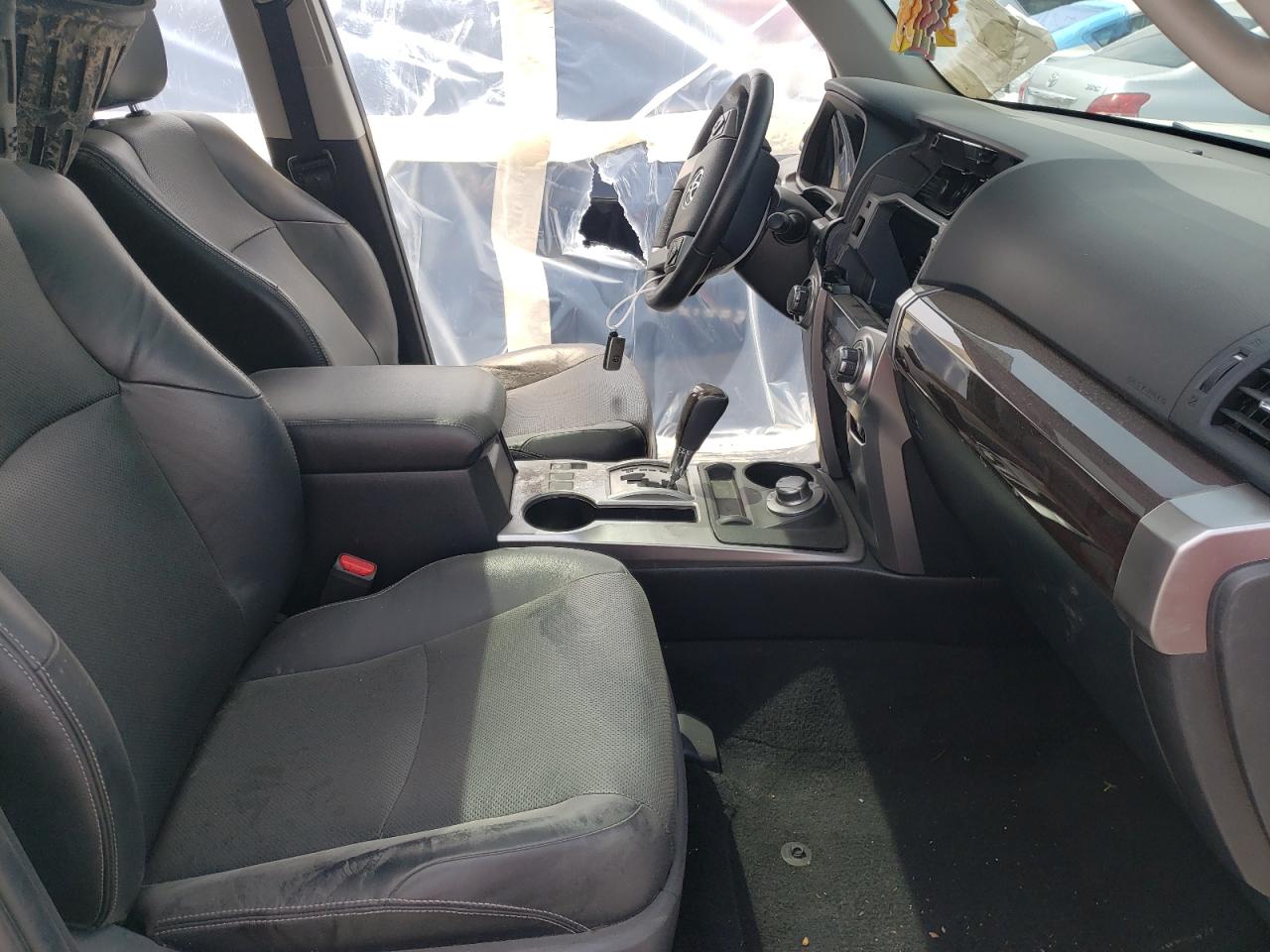 Photo 5 from auction – 2017 TOYOTA 4RUNNER SR with VIN JTEBU5JR1H5477568