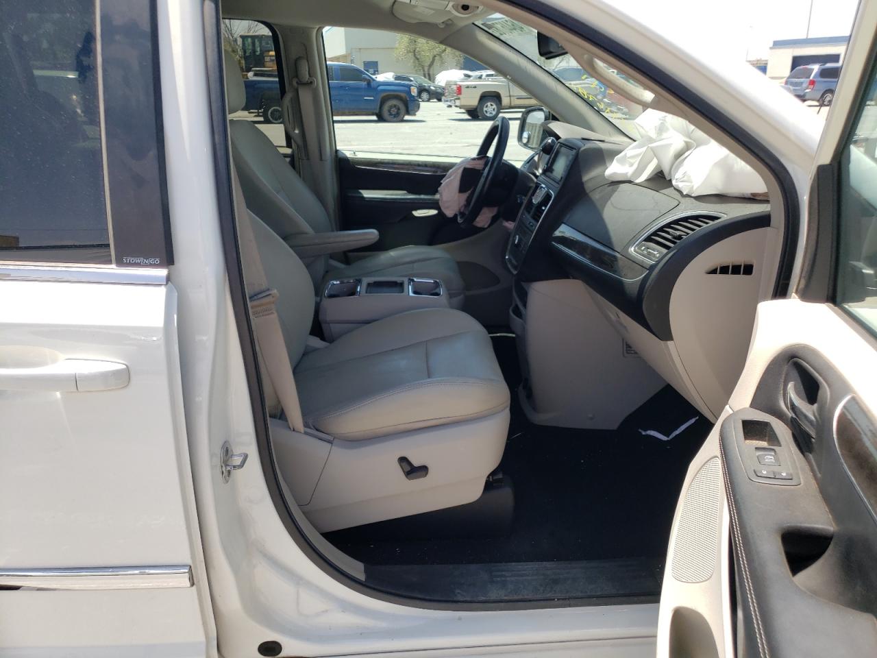 Photo 15 from auction – 2011 CHRYSLER TOWN & COU with VIN 2A4RR8DG2BR797941