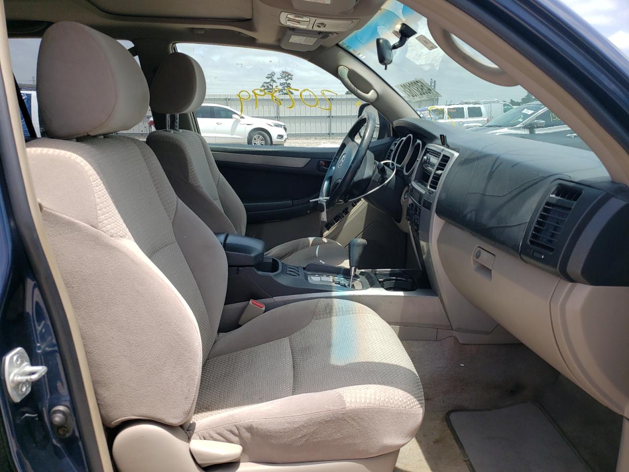 Photo 5 from auction – 2004 TOYOTA 4RUNNER SR with VIN JTEZU14R648016703