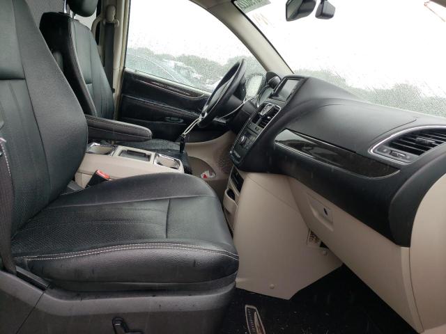 Photo 5 from auction – 2016 CHRYSLER TOWN & COU with VIN 2C4RC1CG0GR199807