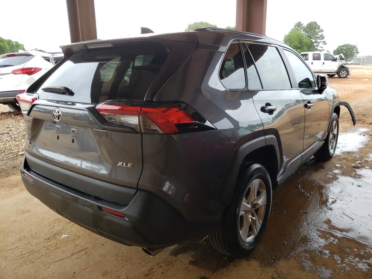 Photo 4 from auction – 2021 TOYOTA RAV4 XLE with VIN 2T3W1RFV2MC101932