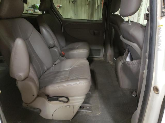 Photo 6 from auction – 2002 CHRYSLER TOWN & COU with VIN 2C4GP54L42R774904