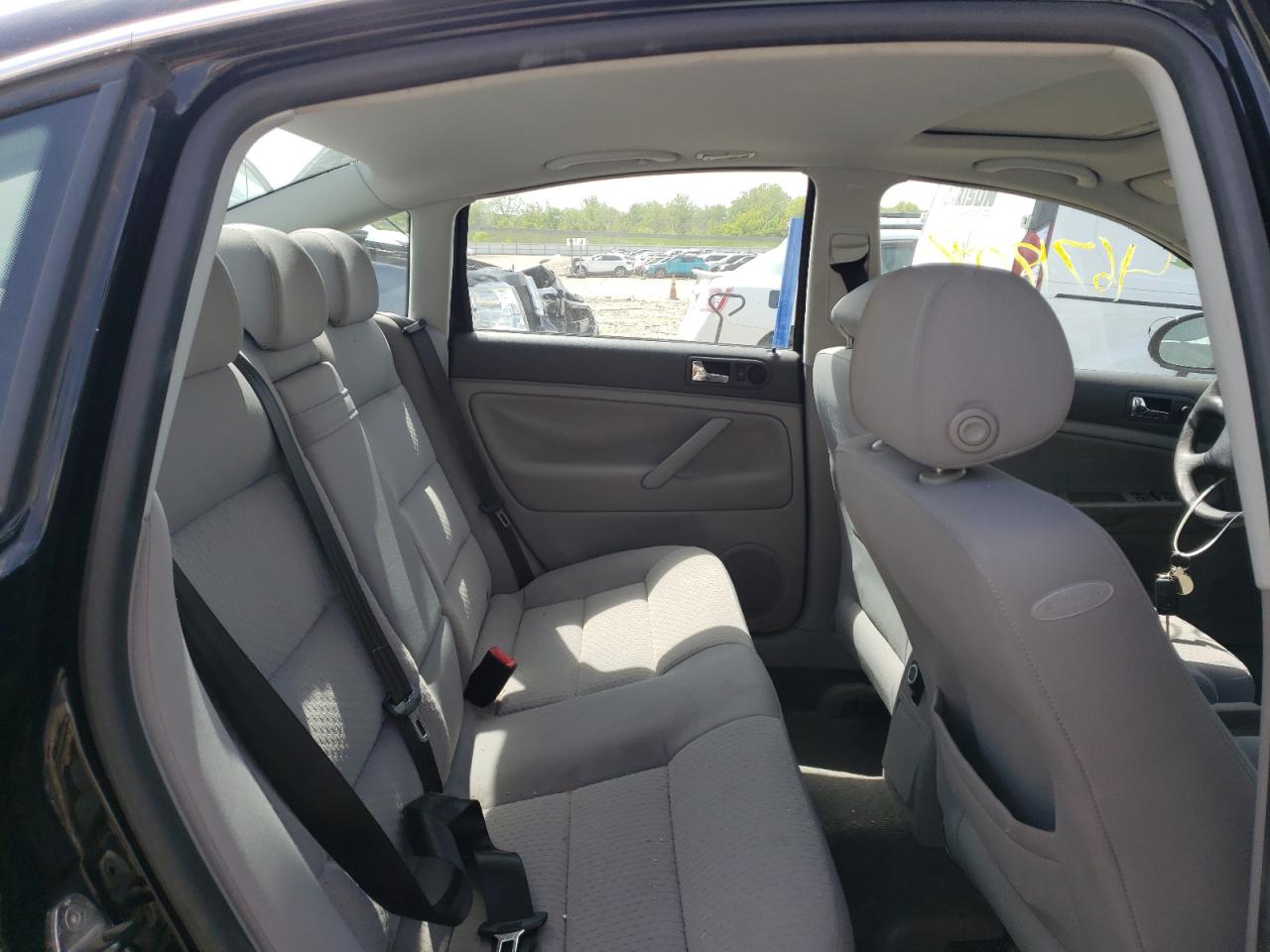 Photo 6 from auction – 2004 VOLKSWAGEN PASSAT GLS with VIN WVWPD63B44P195715