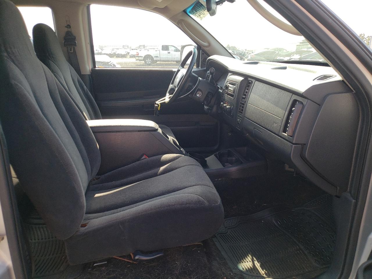 Photo 5 from auction – 2002 DODGE DAKOTA SPO with VIN 1B7GG32N02S557745