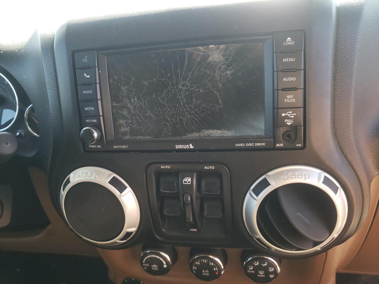 Photo 9 from auction – 2014 JEEP WRANGLER U with VIN 1C4HJWFG7EL206767