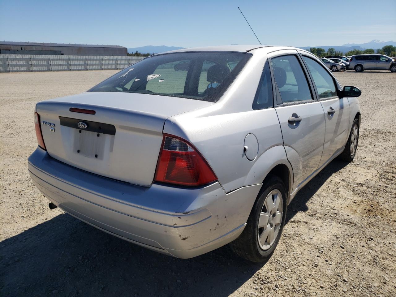 Photo 4 from auction – 2007 FORD FOCUS ZX4 with VIN 1FAFP34N27W305574