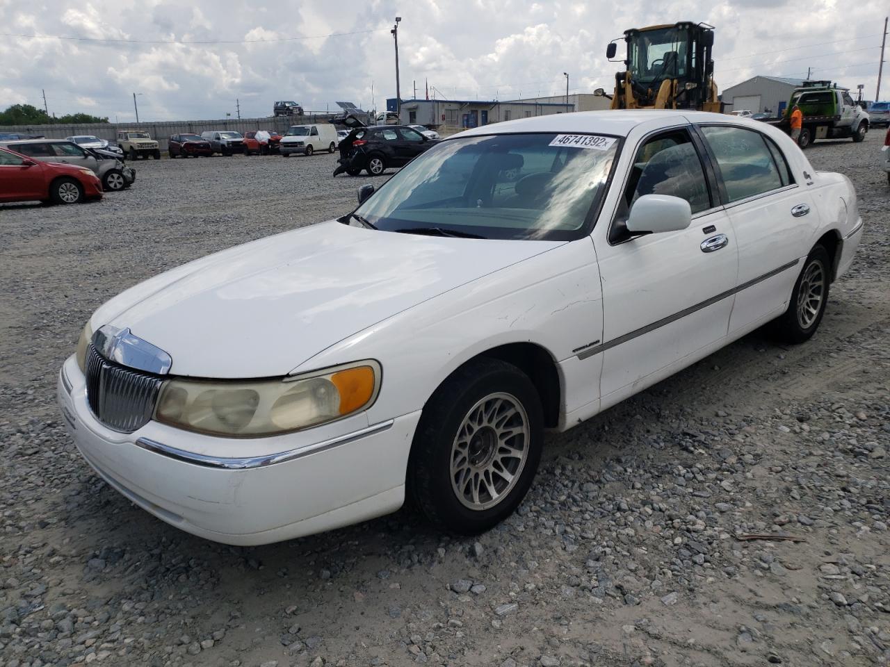 Photo 13 from auction – 2000 LINCOLN TOWN CAR S with VIN 1LNHM82W0YY820644