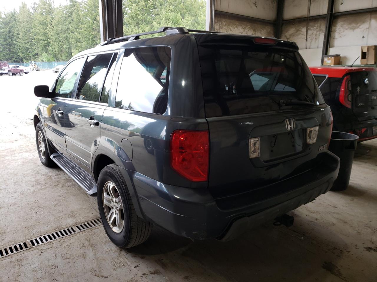 Photo 3 from auction – 2003 HONDA PILOT EXL with VIN 2HKYF18673H589958