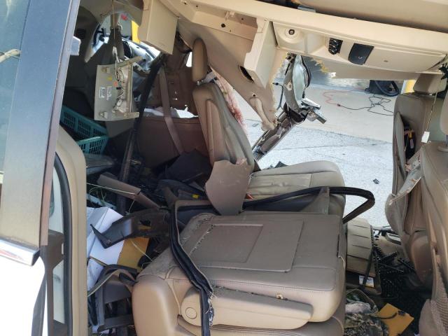 Photo 6 from auction – 2015 CHRYSLER TOWN & COU with VIN 2C4RC1BG2FR560891