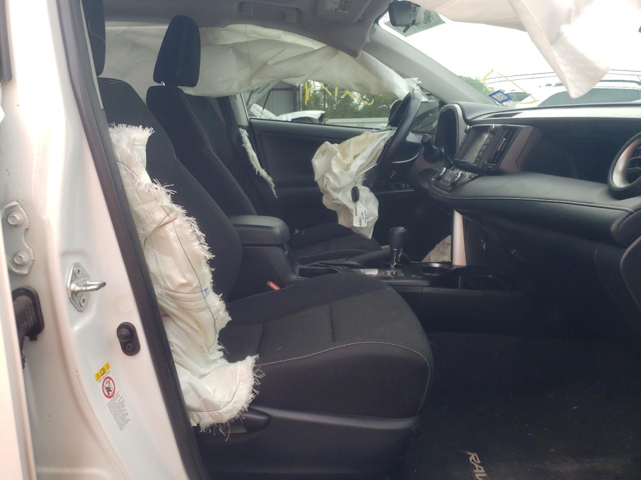 Photo 5 from auction – 2017 TOYOTA RAV4 XLE with VIN JTMWFREV2HD097885