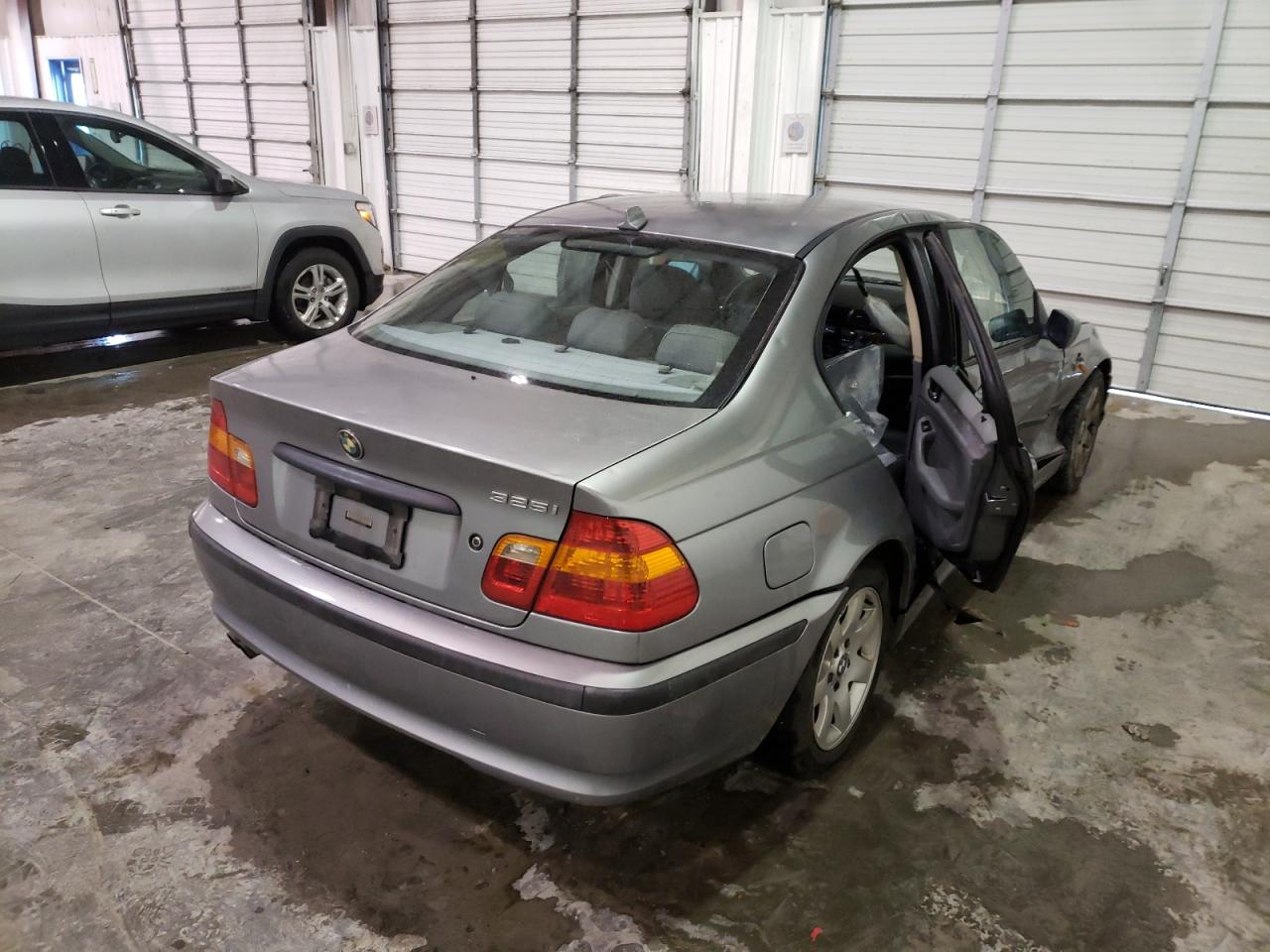 Photo 4 from auction – 2004 BMW 325 I with VIN WBAET37404NJ43396