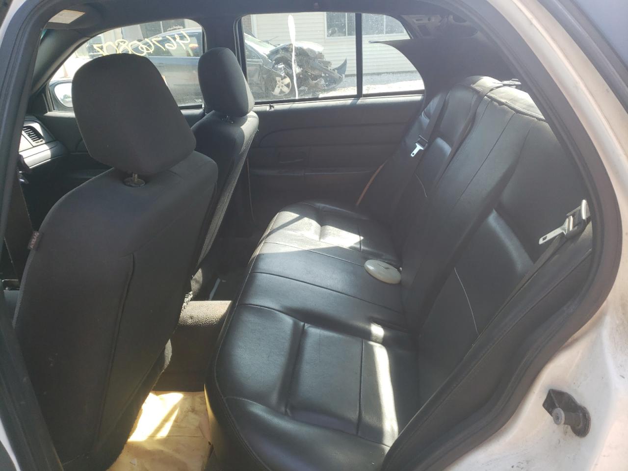 Photo 6 from auction – 2008 FORD CROWN VICT with VIN 2FAHP71V68X103752
