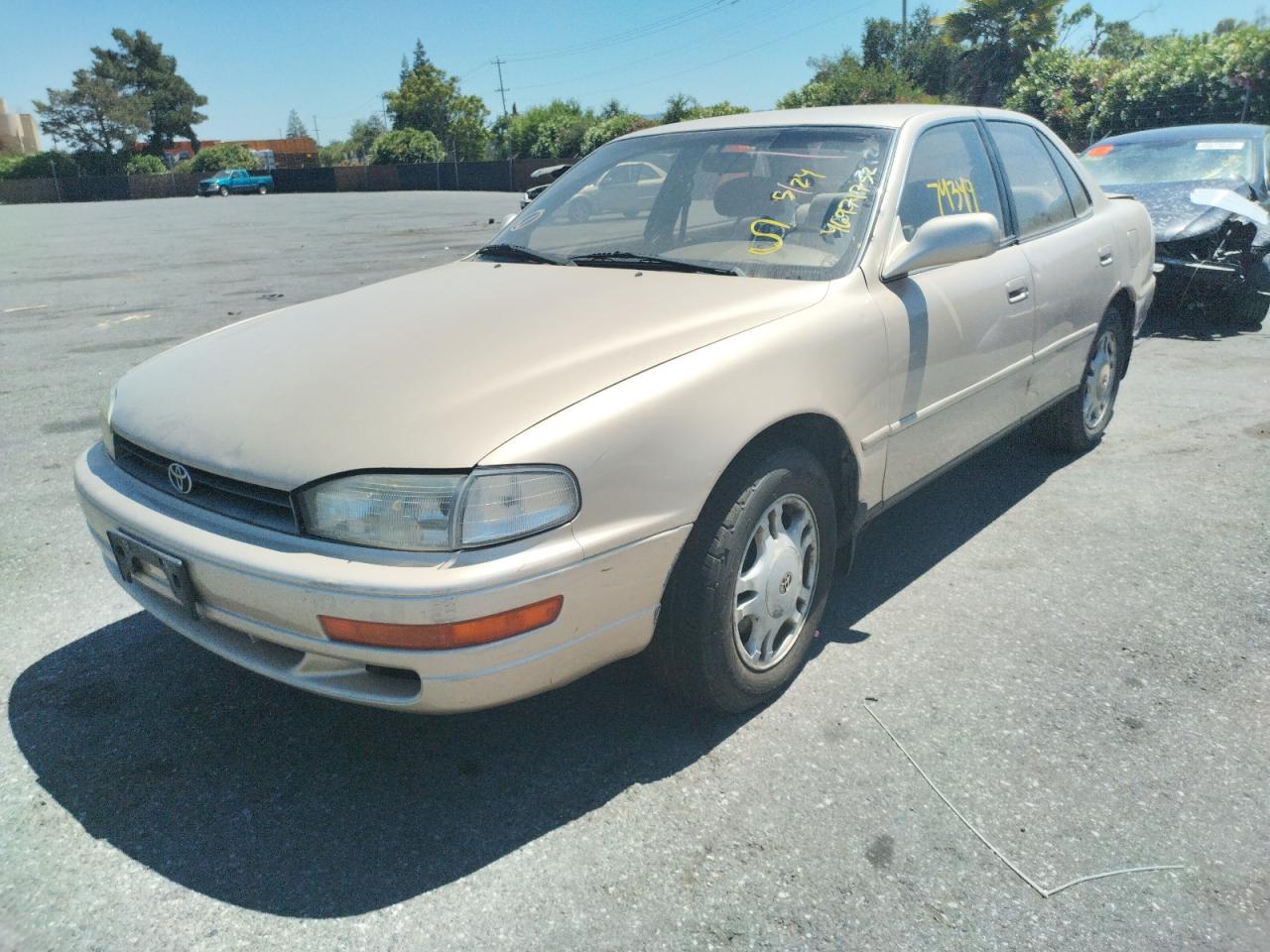 Photo 2 from auction – 1993 TOYOTA CAMRY LE with VIN JT2VK12E1P0183748