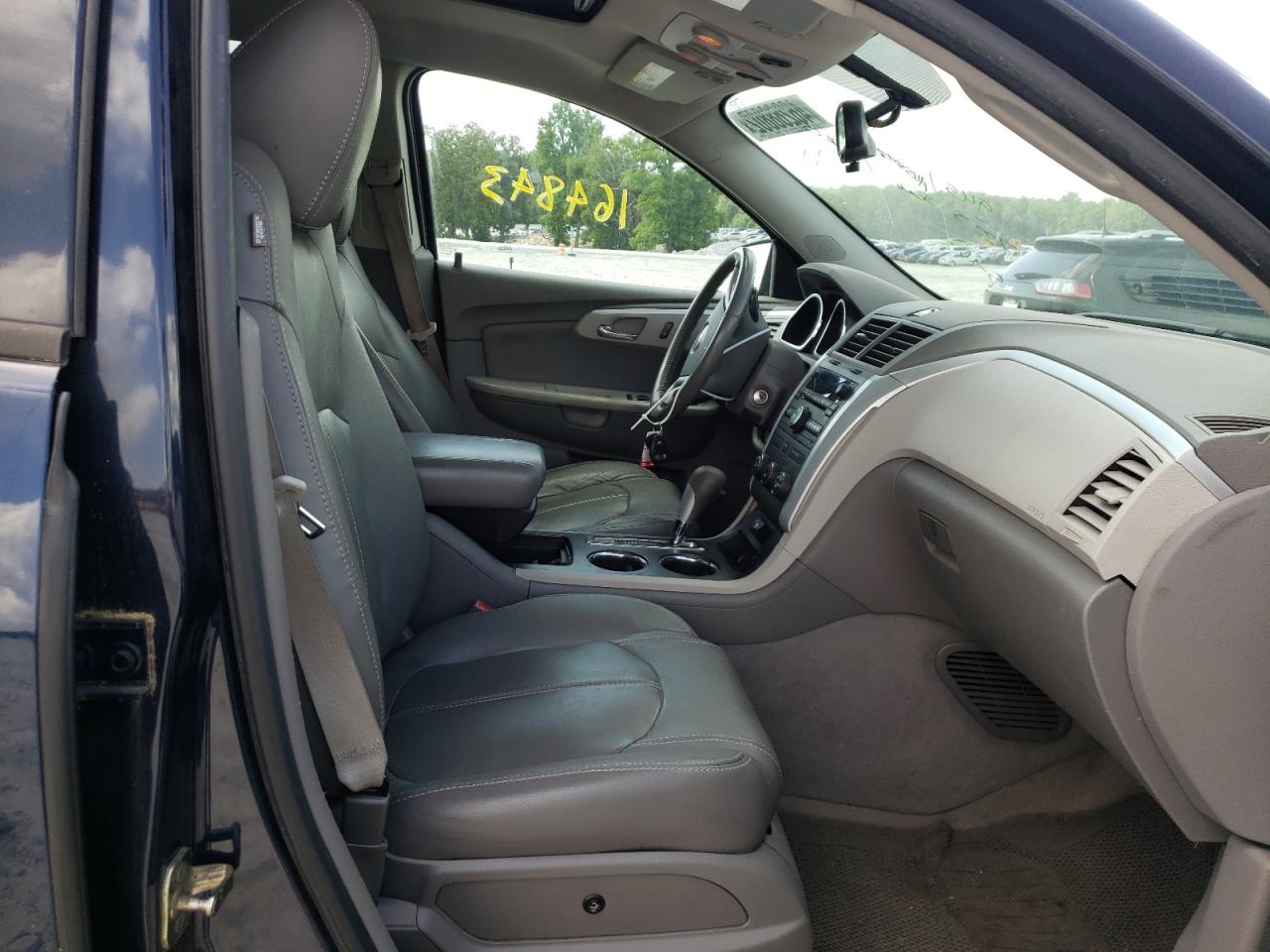 Photo 5 from auction – 2010 CHEVROLET TRAVERSE L with VIN 1GNLREED4AJ205920