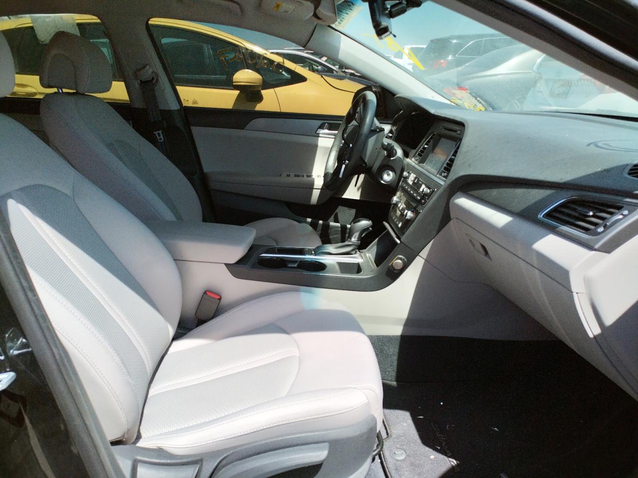 Photo 5 from auction – 2016 HYUNDAI SONATA SE with VIN 5NPE24AF1GH305904