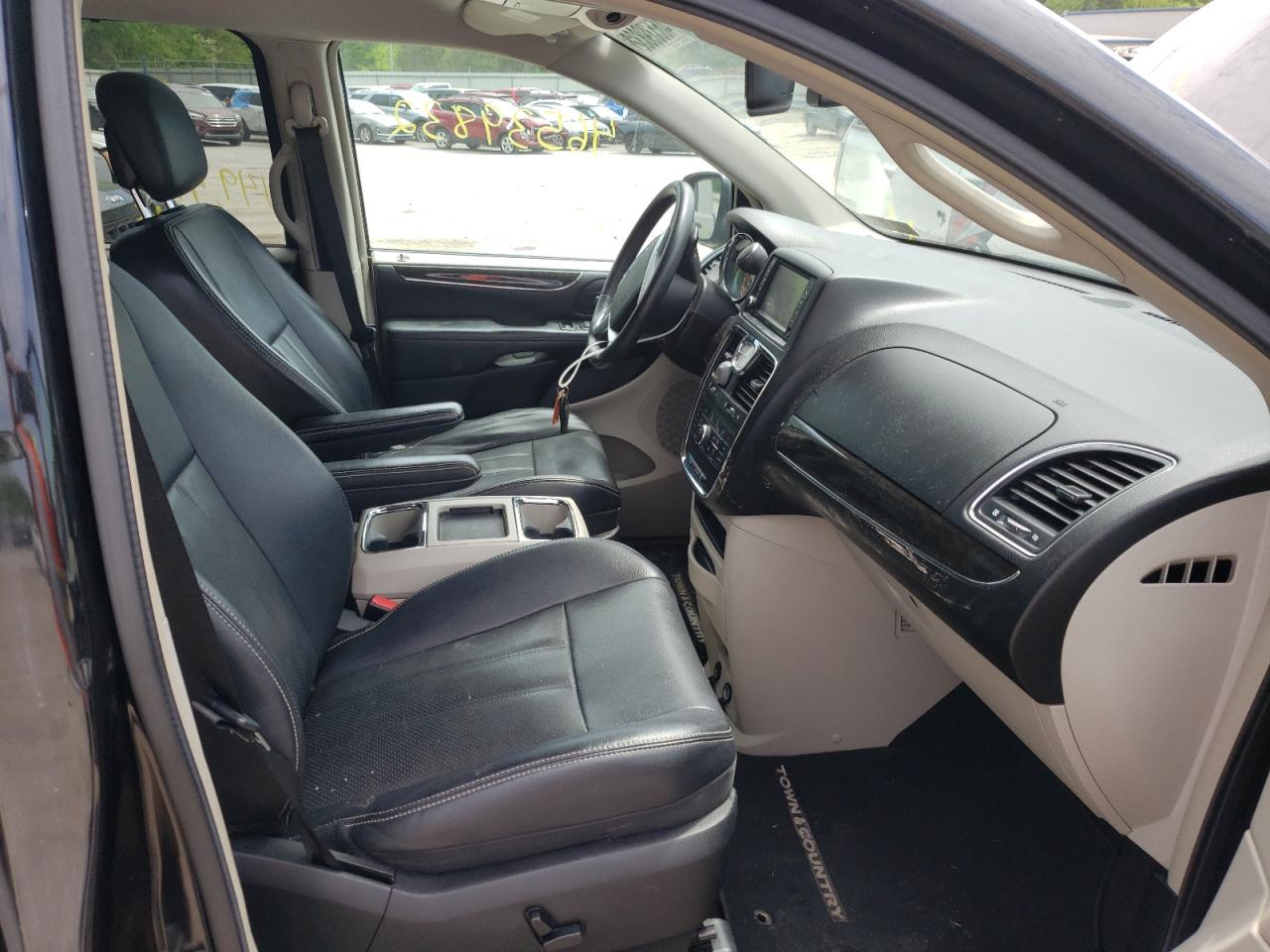 Photo 19 from auction – 2013 CHRYSLER TOWN & COU with VIN 2C4RC1CG8DR596919
