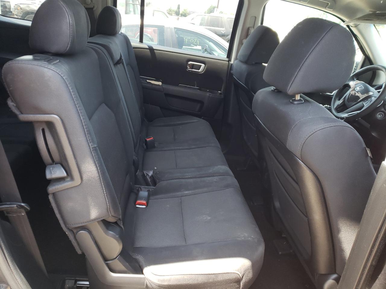 Photo 18 from auction – 2011 HONDA PILOT LX with VIN 5FNYF3H29BB018106