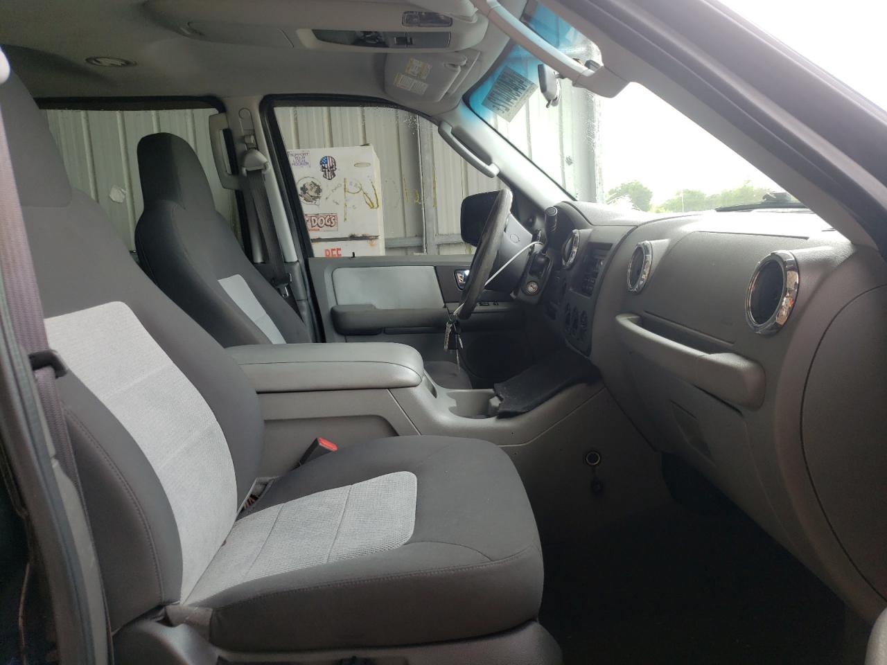 Photo 5 from auction – 2006 FORD EXPEDITION with VIN 1FMPU16596LA60275