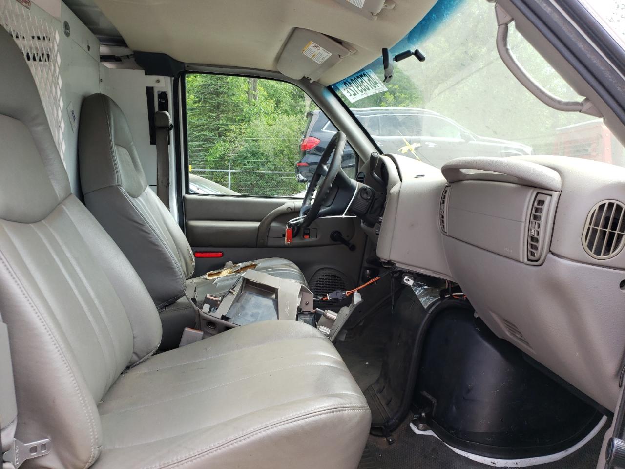 Photo 5 from auction – 2002 CHEVROLET ASTRO with VIN 1GCDM19X82B151896