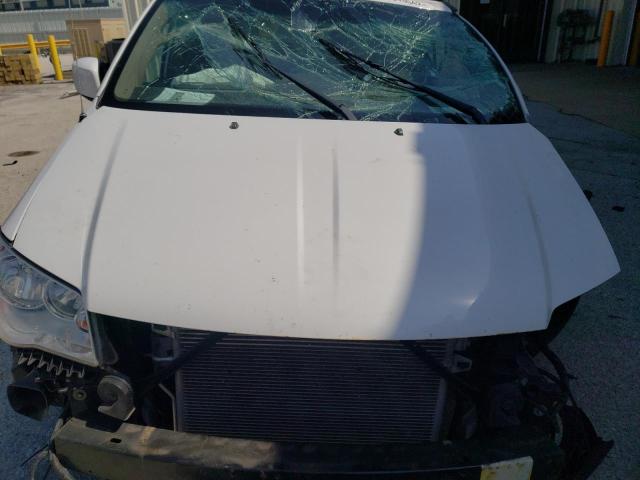 Photo 7 from auction – 2015 CHRYSLER TOWN & COU with VIN 2C4RC1BG2FR560891
