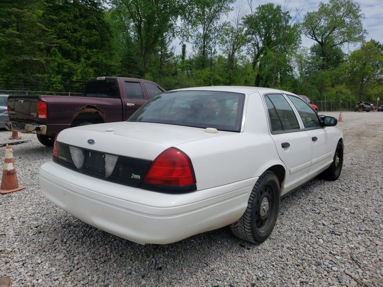 Photo 4 from auction – 2009 FORD CROWN VICT with VIN 2FAHP71V39X143420