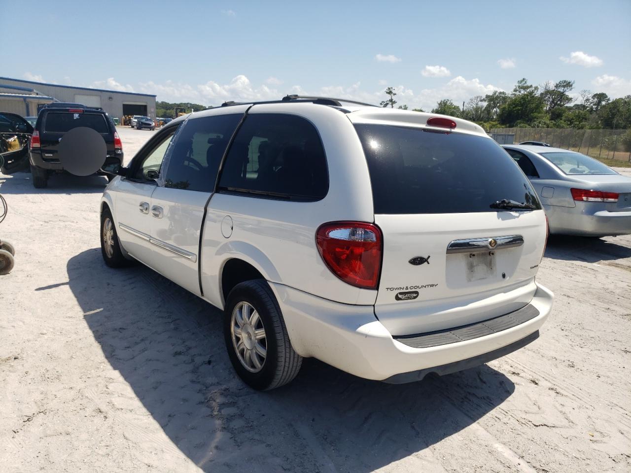 Photo 3 from auction – 2006 CHRYSLER TOWN & COU with VIN 2A4GP54L26R910107