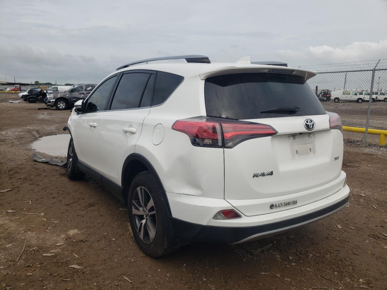 Photo 3 from auction – 2017 TOYOTA RAV4 XLE with VIN JTMWFREV2HD097885