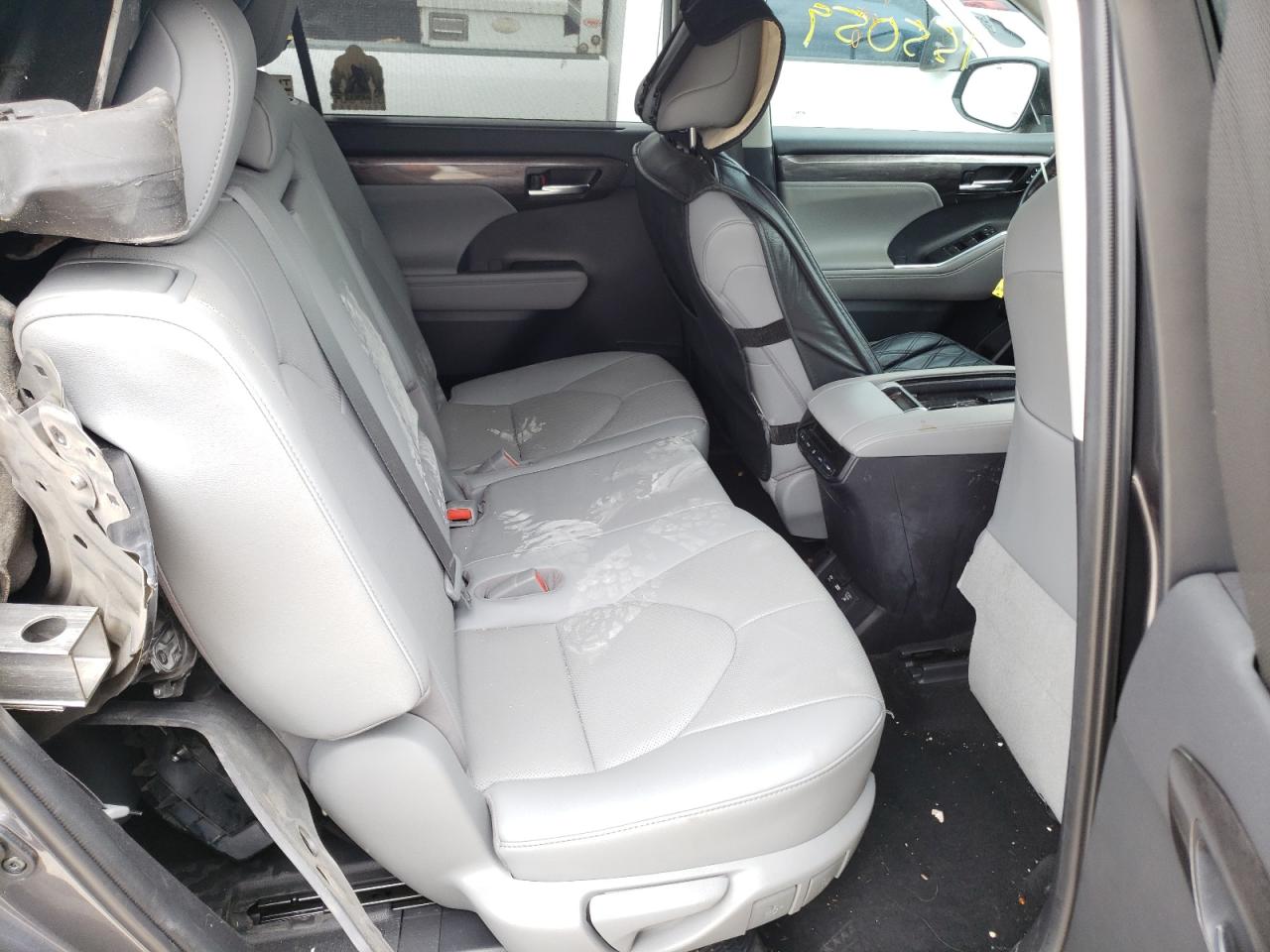 Photo 6 from auction – 2020 TOYOTA HIGHLANDER with VIN 5TDYARAH5LS000537