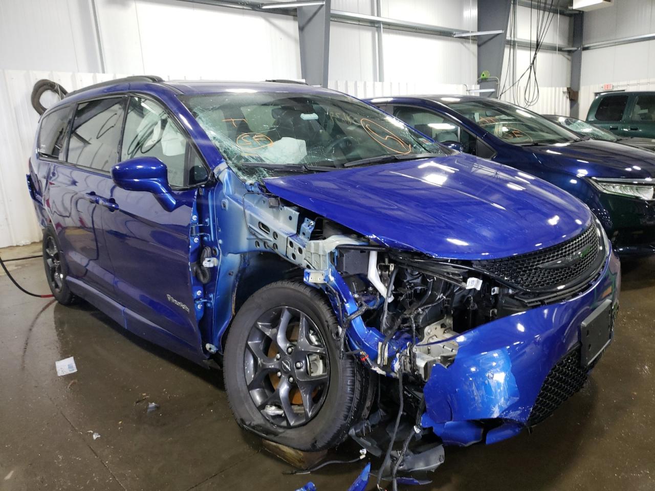 CHRYSLER PACIFICA T 2019 with VIN 2C4RC1EG1KR666352 - Photo from auction