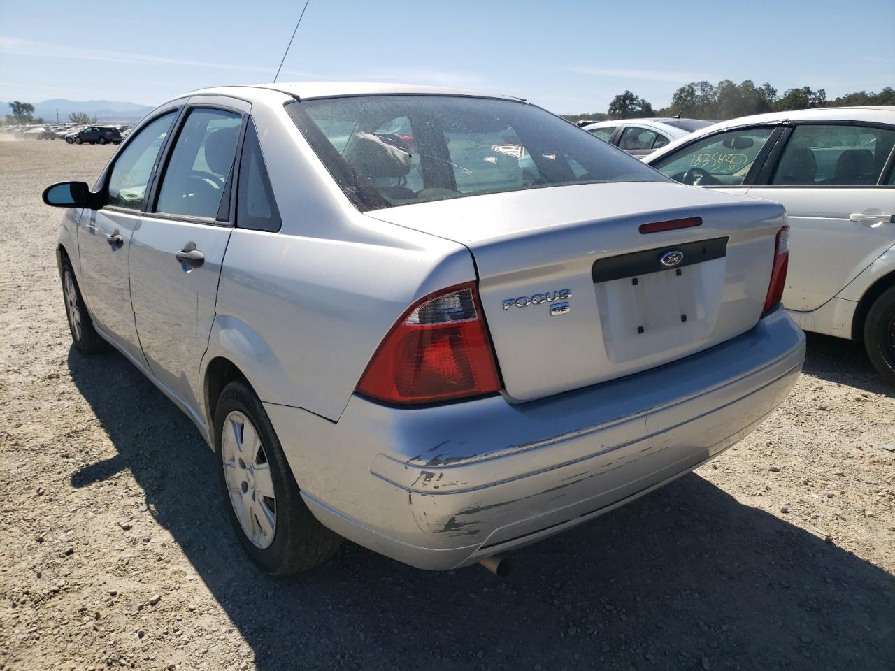 Photo 3 from auction – 2007 FORD FOCUS ZX4 with VIN 1FAFP34N27W305574