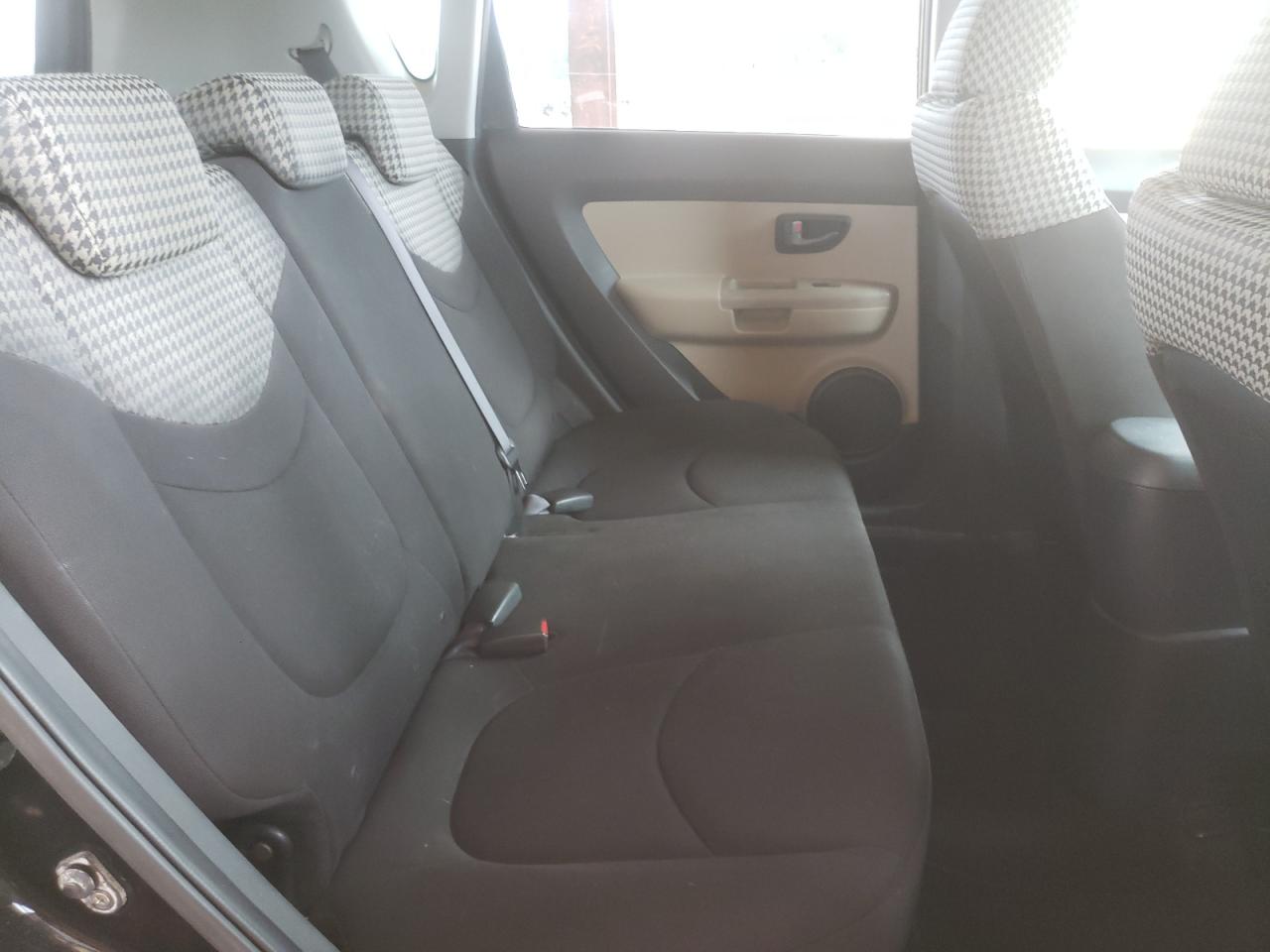 Photo 6 from auction – 2010 KIA SOUL + with VIN KNDJT2A2XA7055359