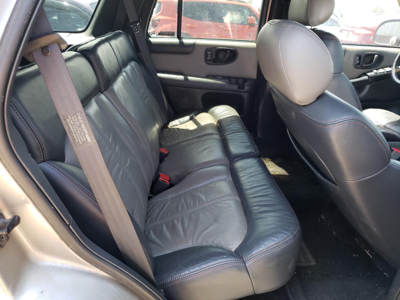 Photo 17 from auction – 2001 CHEVROLET BLAZER with VIN 1GNCS13W012195916
