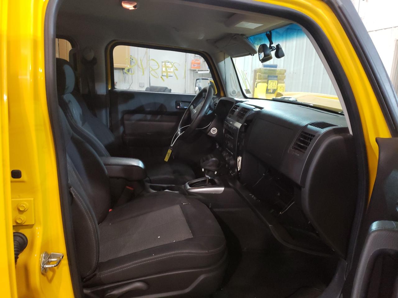 Photo 5 from auction – 2006 HUMMER H3 with VIN 5GTDN136068223683