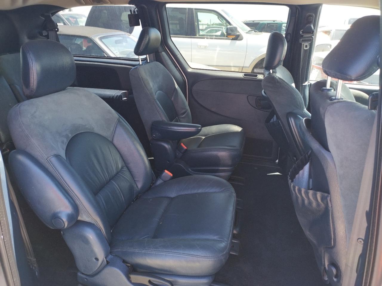 Photo 6 from auction – 2001 CHRYSLER TOWN & COU with VIN 2C8GT64L61R219841