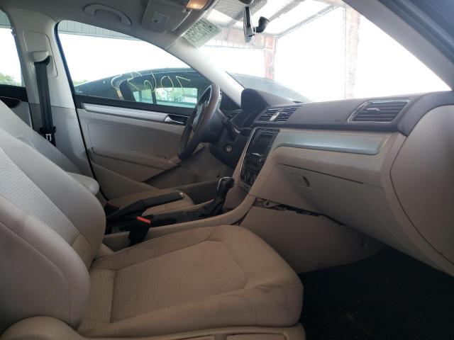 Photo 5 from auction – 2017 VOLKSWAGEN PASSAT S with VIN 1VWAT7A3XHC025282