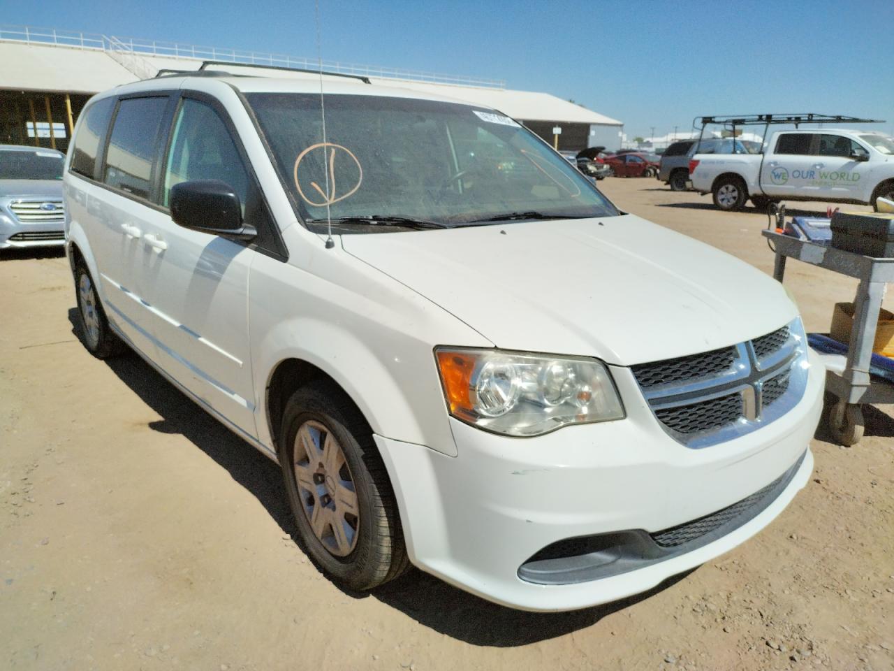 DODGE GRAND CARA 2011 with VIN 2D4RN4DG2BR768128 - Photo from auction