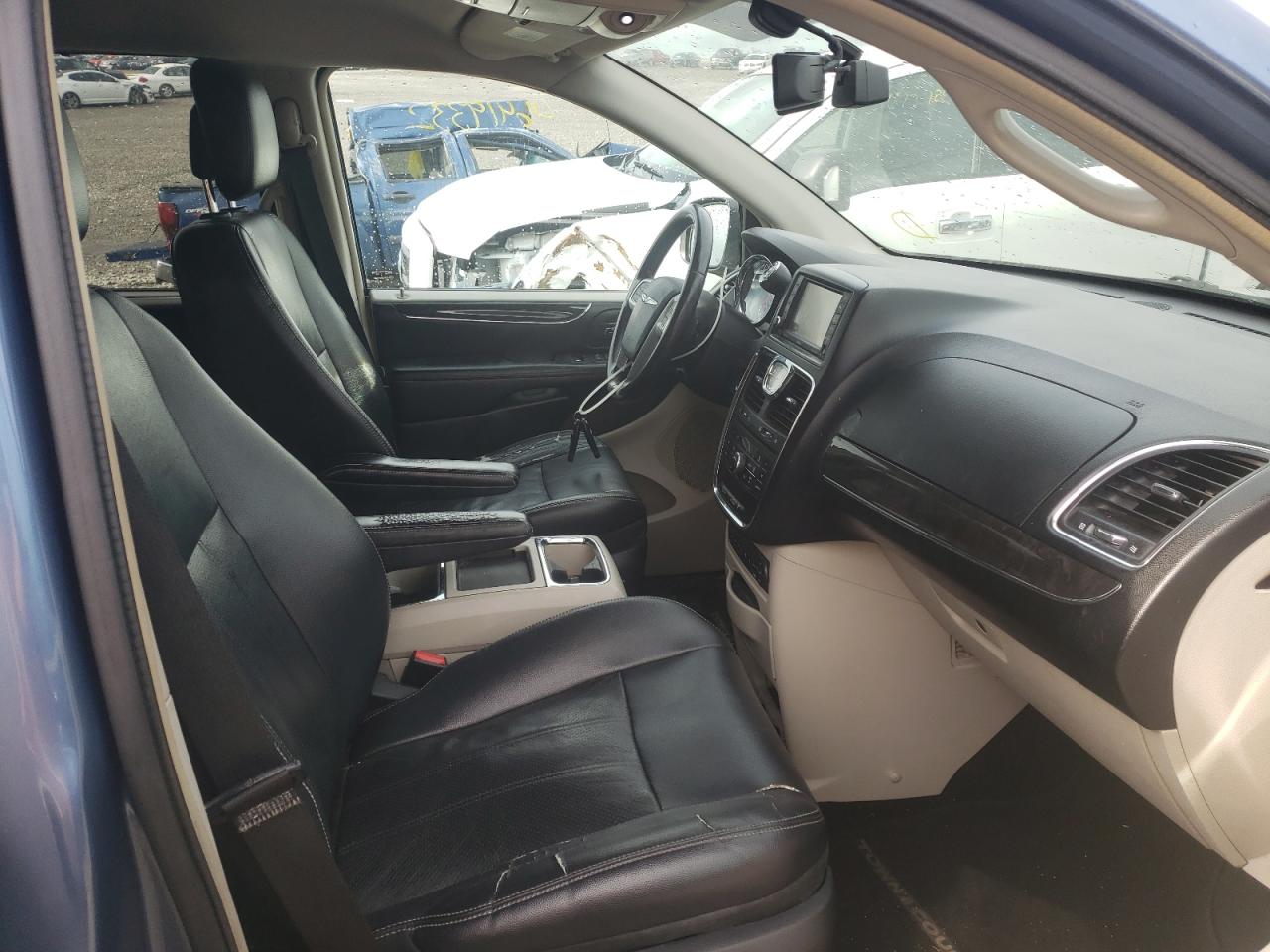 Photo 19 from auction – 2011 CHRYSLER TOWN & COU with VIN 2A4RR8DG1BR724673