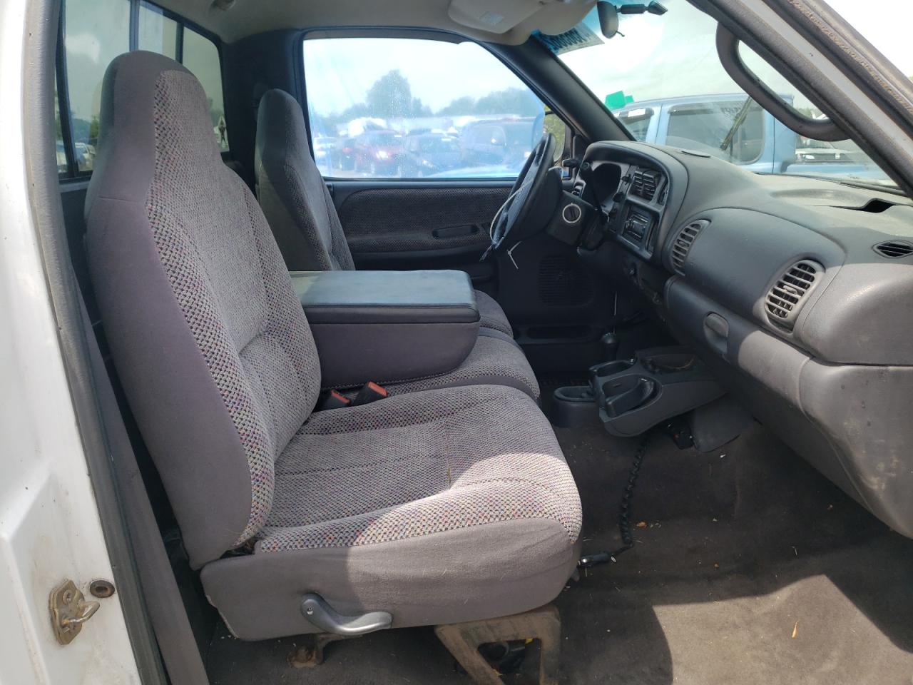 Photo 5 from auction – 1999 DODGE RAM 1500 with VIN 3B7HF16Z1XM552854