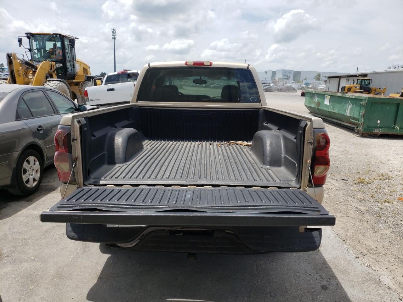 Photo 9 from auction – 2004 CHEVROLET SILVERADO with VIN 2GCEC19T941317706