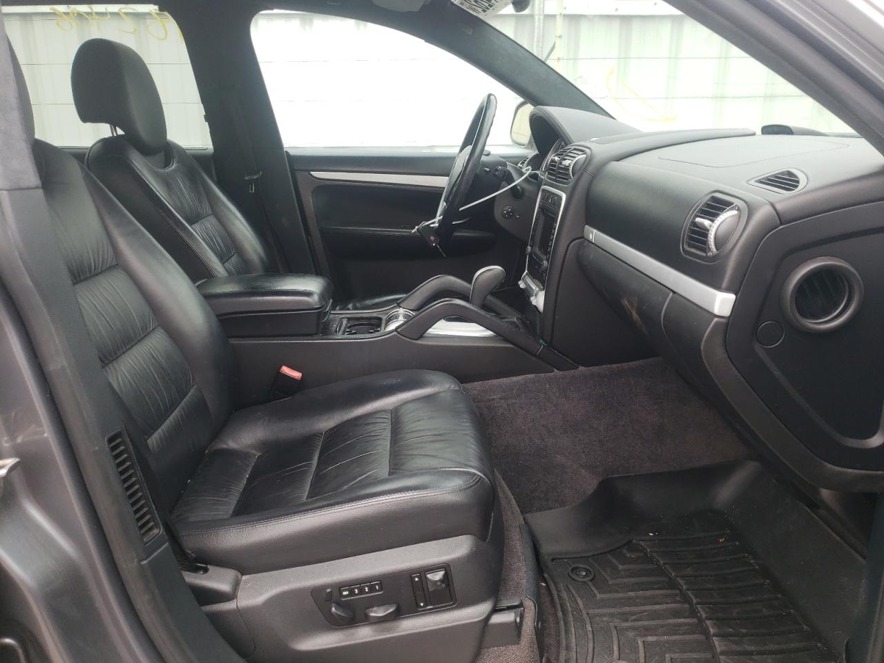 Photo 5 from auction – 2005 PORSCHE CAYENNE TU with VIN WP1AC29P05LA90018