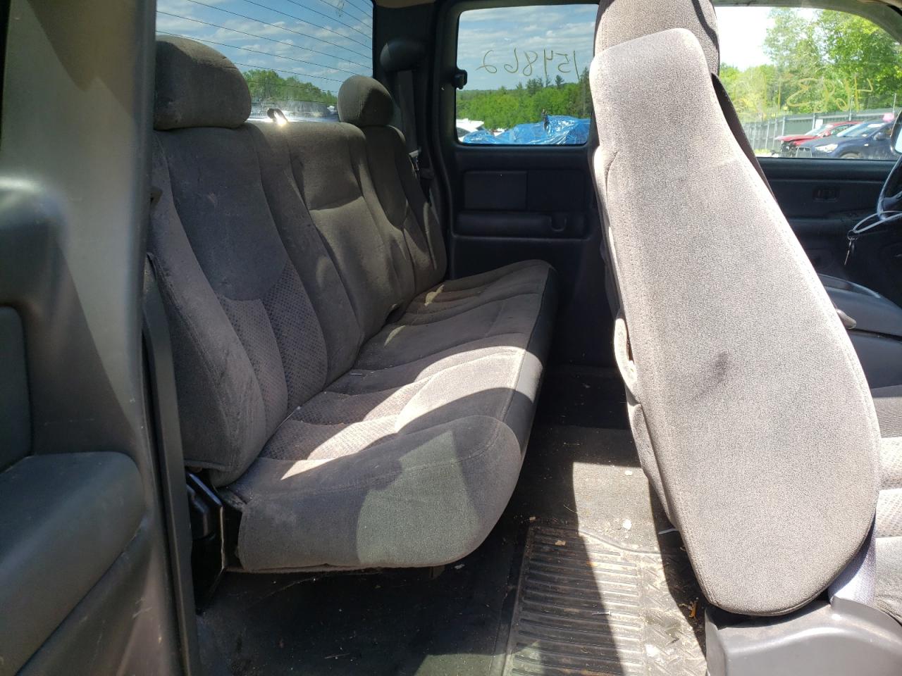 Photo 6 from auction – 2004 CHEVROLET SILVERADO with VIN 2GCEK19T141251736