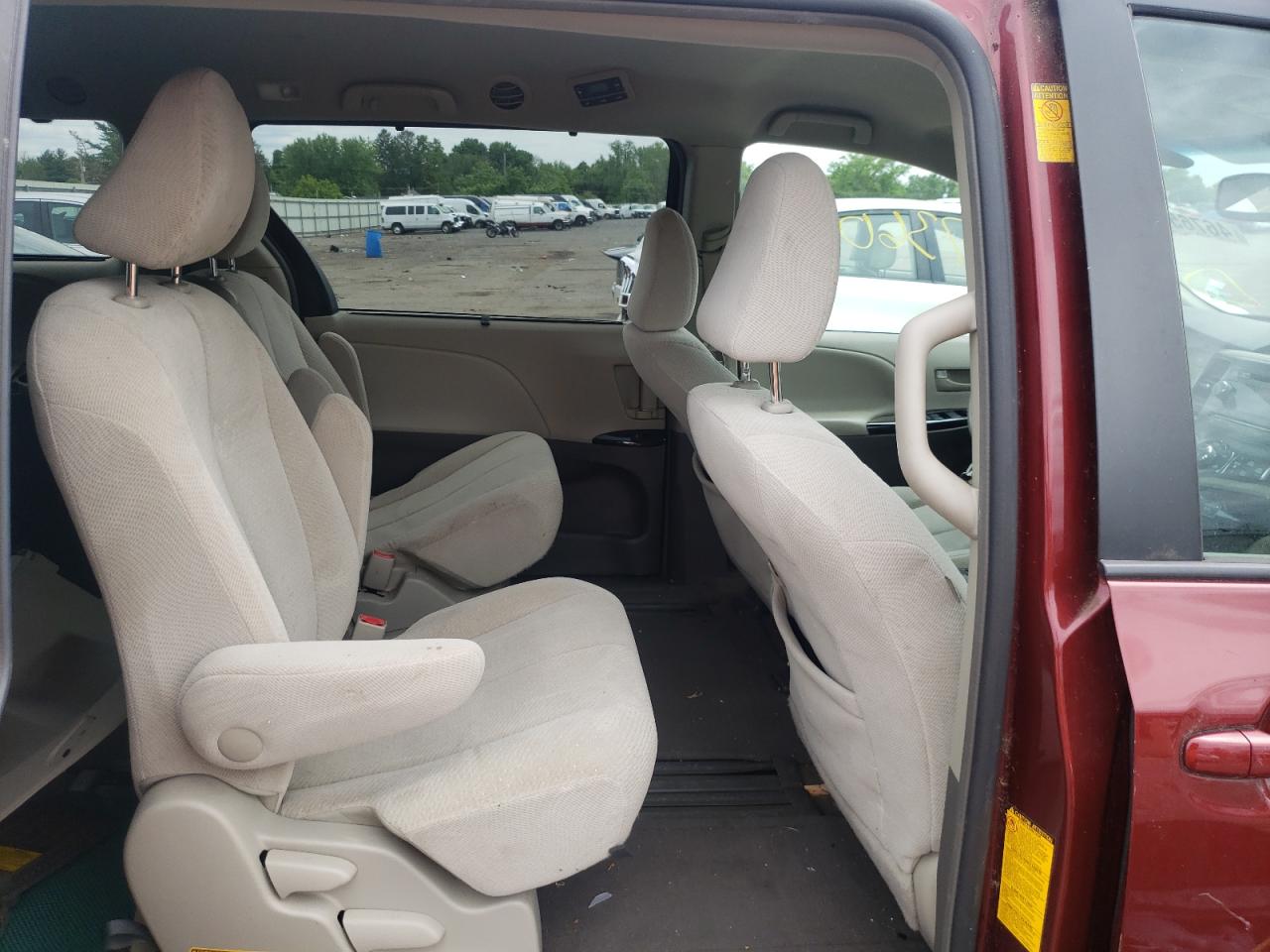 Photo 6 from auction – 2014 TOYOTA SIENNA LE with VIN 5TDKK3DC6ES501391