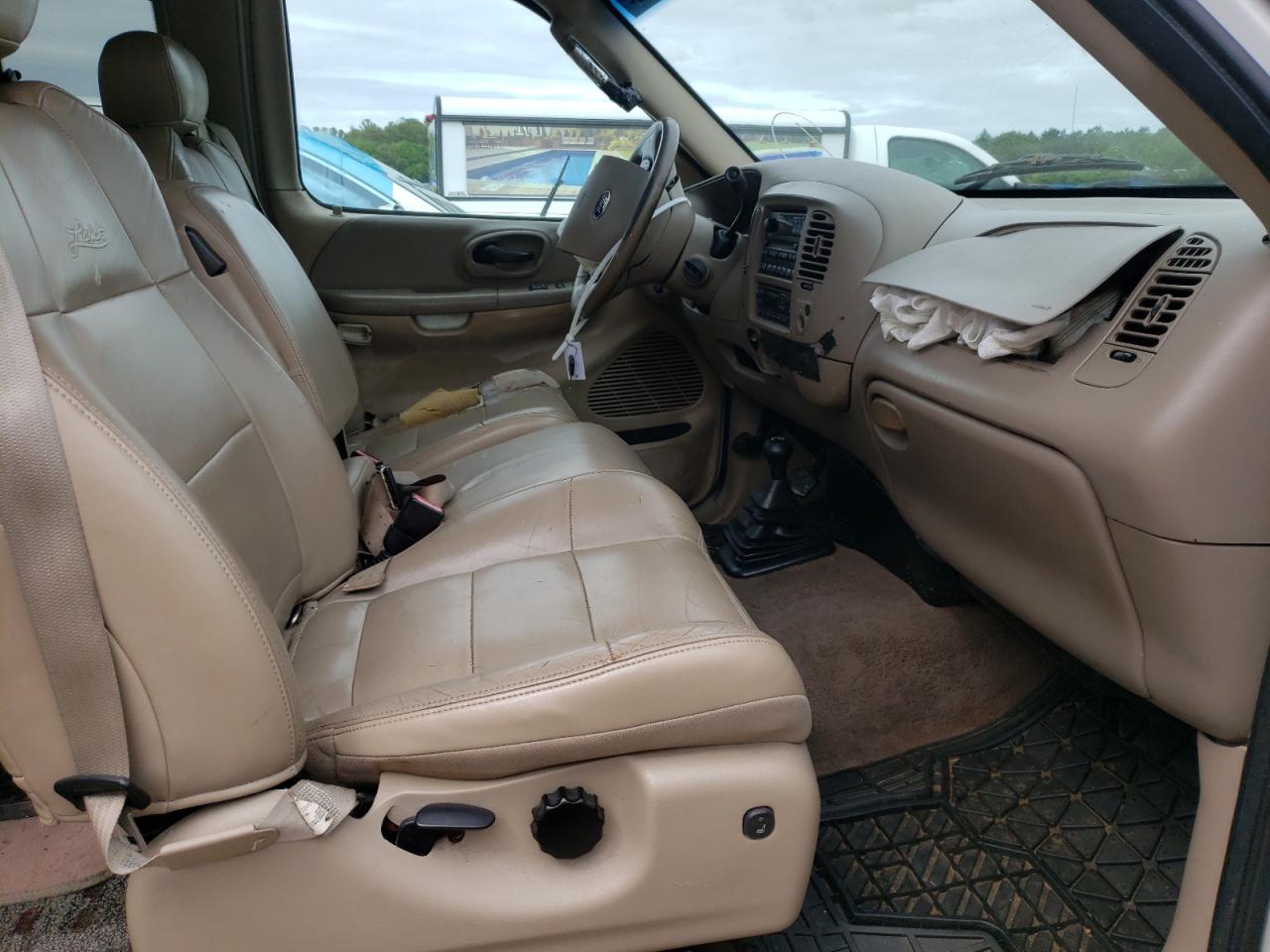 Photo 5 from auction – 2002 FORD F150 with VIN 2FTRX08W22CA99413